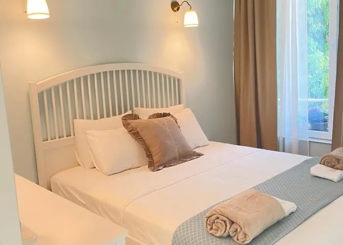 Nearby The Sea- Elegant Retreat In