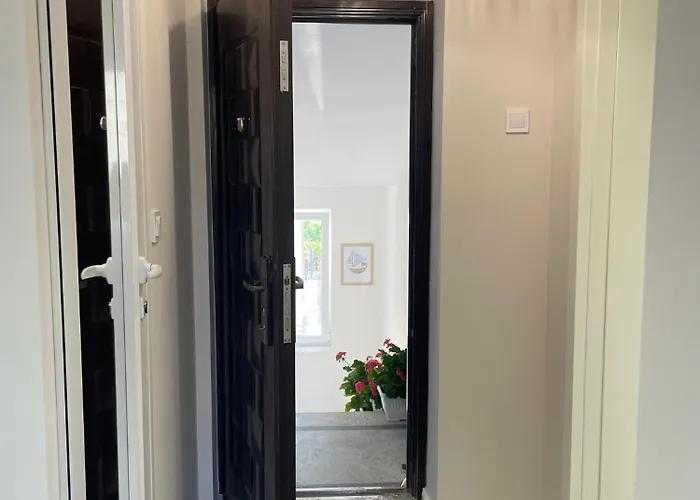 Nearby The Sea- Elegant Retreat In Apartament Warna