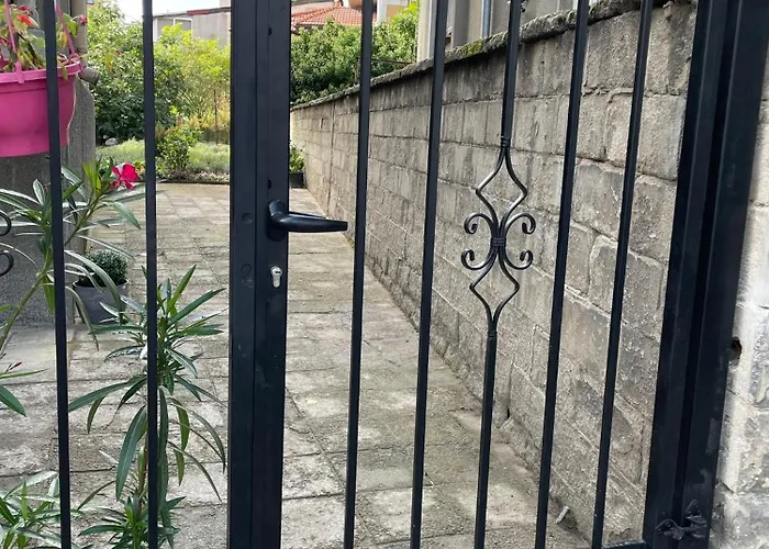 Nearby The Sea- Elegant Retreat In Apartament *