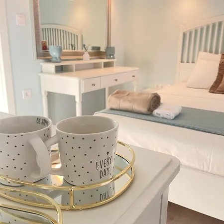 Nearby The Sea- Elegant Retreat In Апартамент