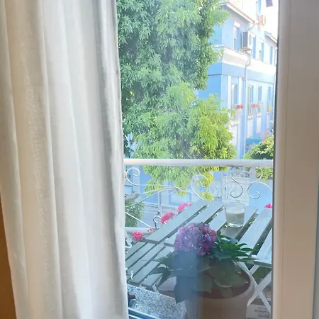 Апартамент Nearby The Sea- Elegant Retreat In *