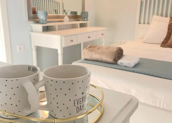 Nearby The Sea- Elegant Retreat In דירה