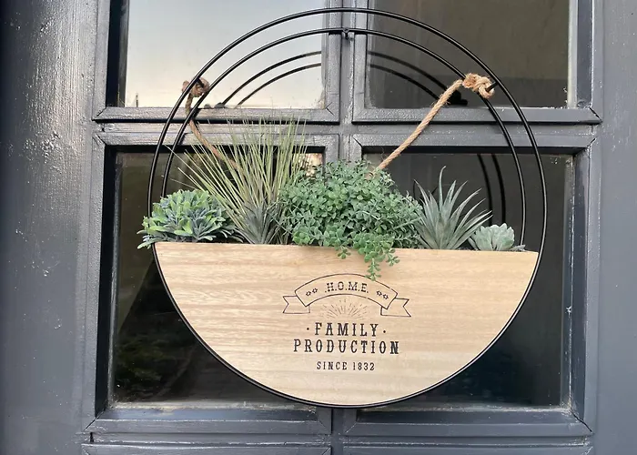 Nearby The Sea- Elegant Retreat In דירה