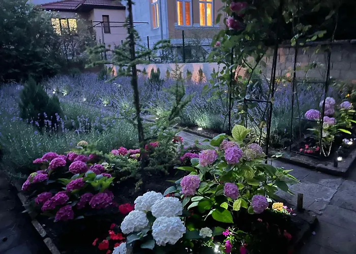 Nearby The Sea- Elegant Retreat In